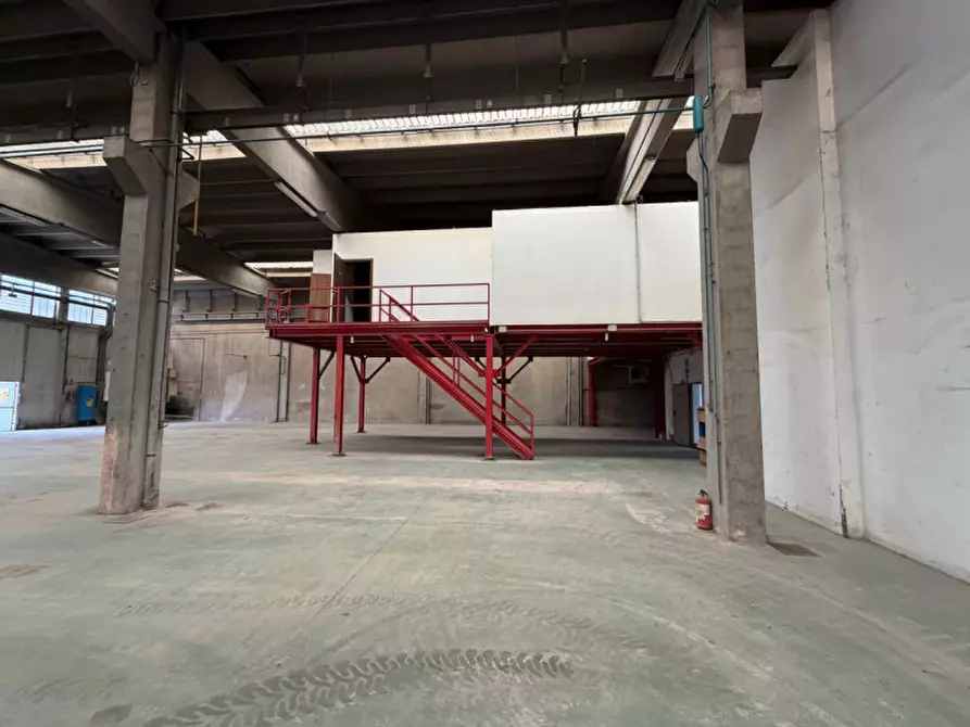 Immagine 8 di Capannone industriale in vendita  in Via Radici in Monte a Castellarano