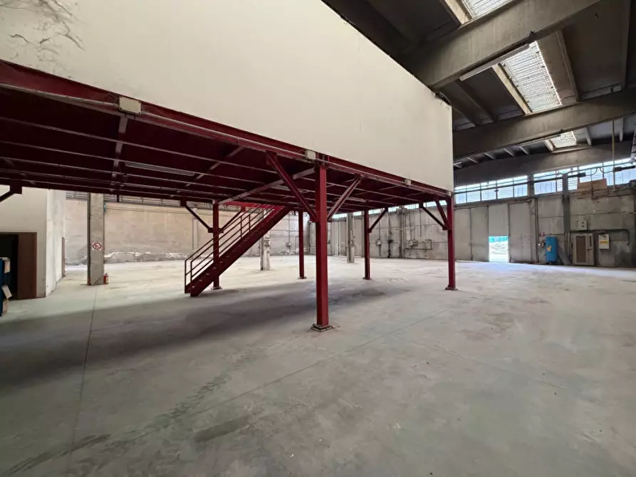 Immagine 9 di Capannone industriale in vendita  in Via Radici in Monte a Castellarano