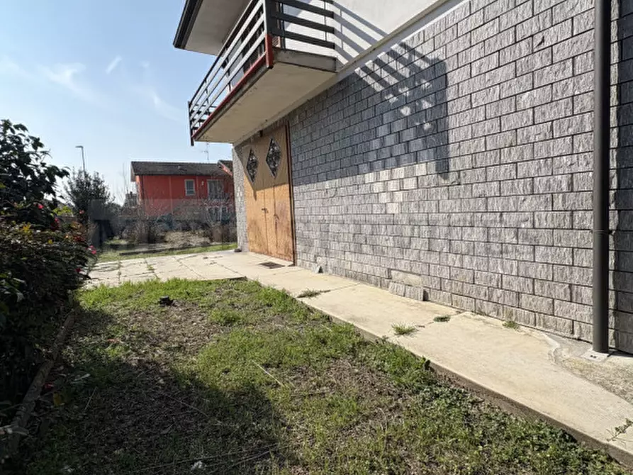 Immagine 29 di Villa in vendita  in via Primo Maggio n° 3 a Garlasco