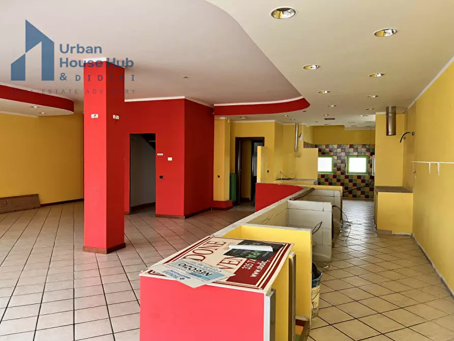 Immagine 10 di Negozio in affitto  in Viale Colli 23 a Rivoli