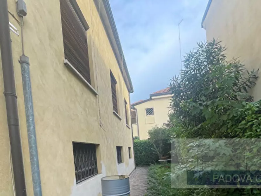 Immagine 2 di Casa indipendente in vendita  in via san massimo a Padova