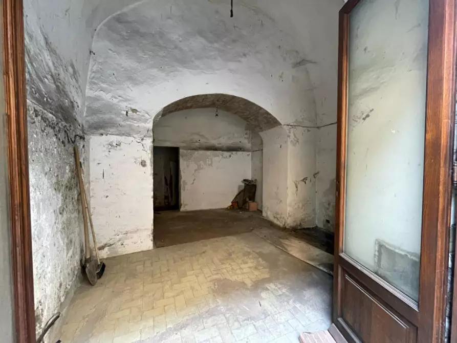 Immagine 4 di Negozio in vendita  in Via Roma, 12 a Todi