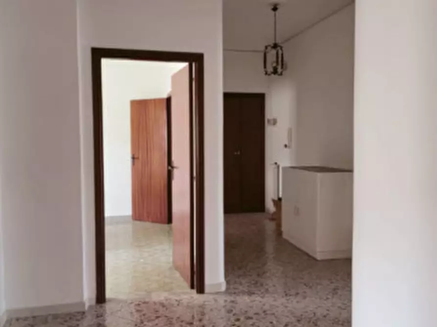 Immagine 2 di Appartamento in vendita  in Via Apollo XI a Eboli