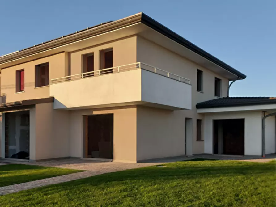 Immagine 1 di Casa quadrifamiliare in vendita  in VIA cARNIA a Padova