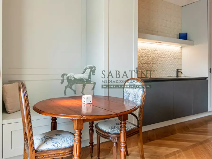 Immagine 2 di Appartamento in vendita  in via Emilio Cornalia 4 a Milano