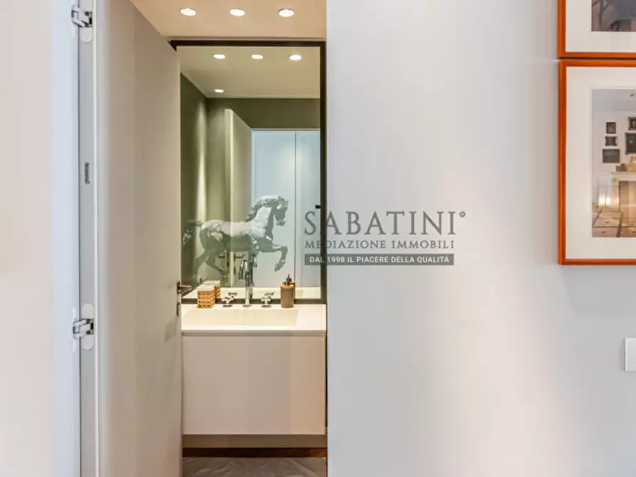 Immagine 8 di Appartamento in vendita  in via Emilio Cornalia 4 a Milano