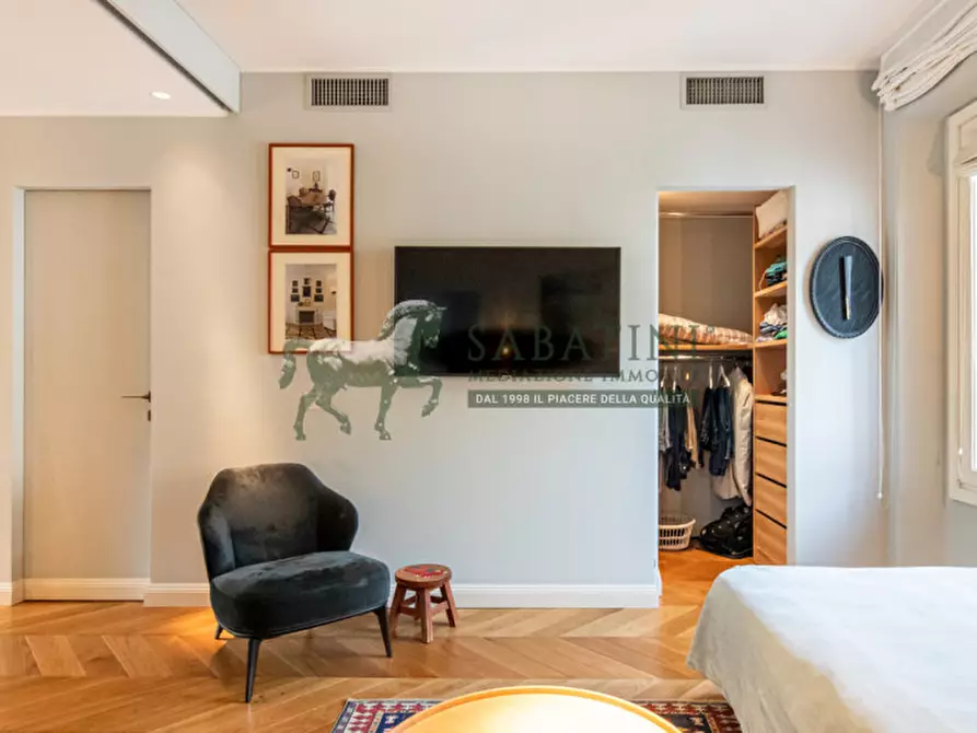 Immagine 12 di Appartamento in vendita  in via Emilio Cornalia 4 a Milano
