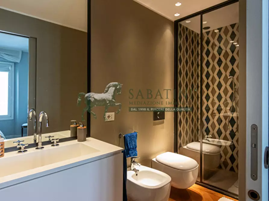 Immagine 18 di Appartamento in vendita  in via Emilio Cornalia 4 a Milano