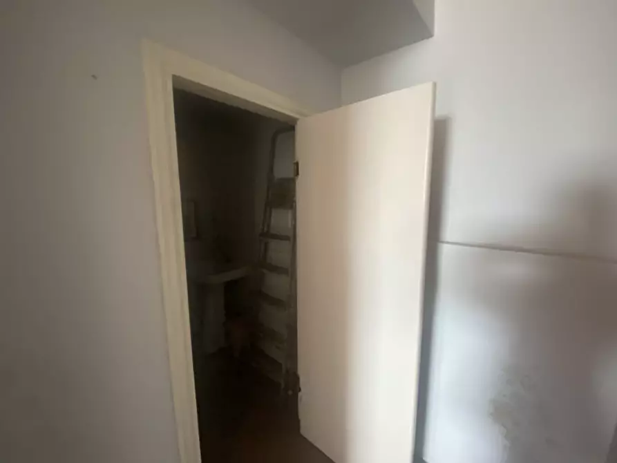 Immagine 7 di Attività commerciale in affitto  in Scali D'Azeglio 38 a Livorno