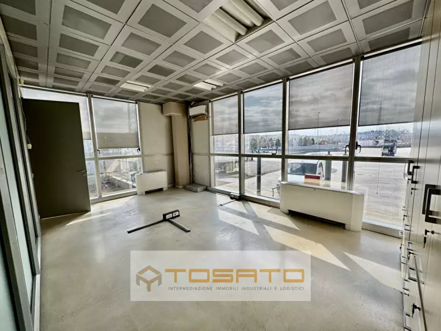 Immagine 9 di Ufficio in affitto  a Sona