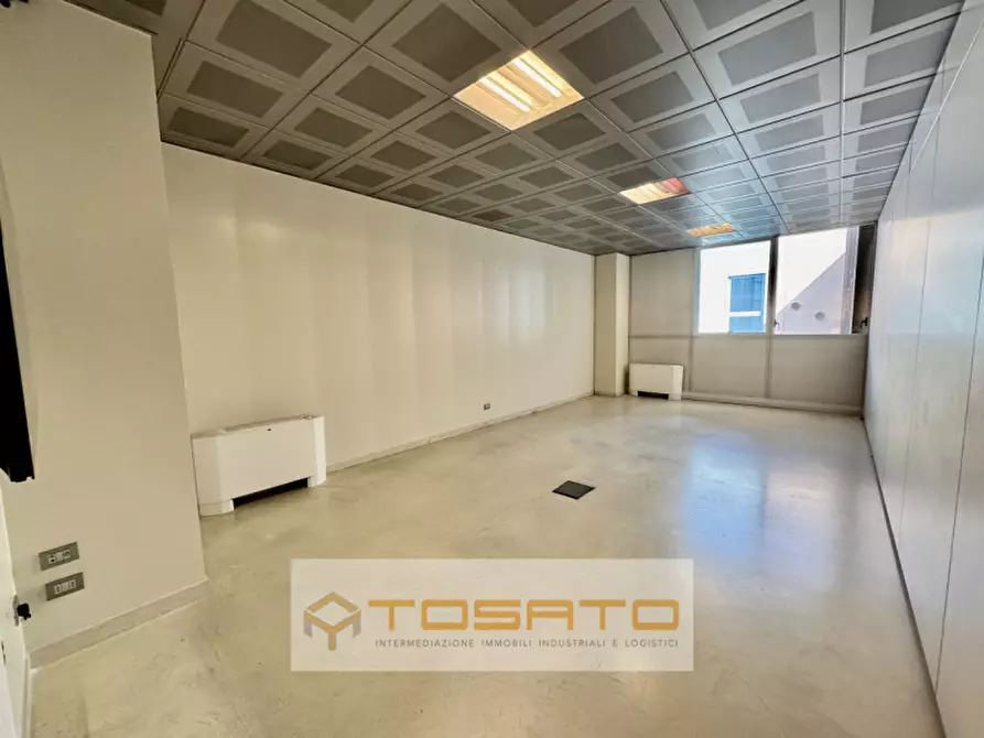 Immagine 12 di Ufficio in affitto  a Sona