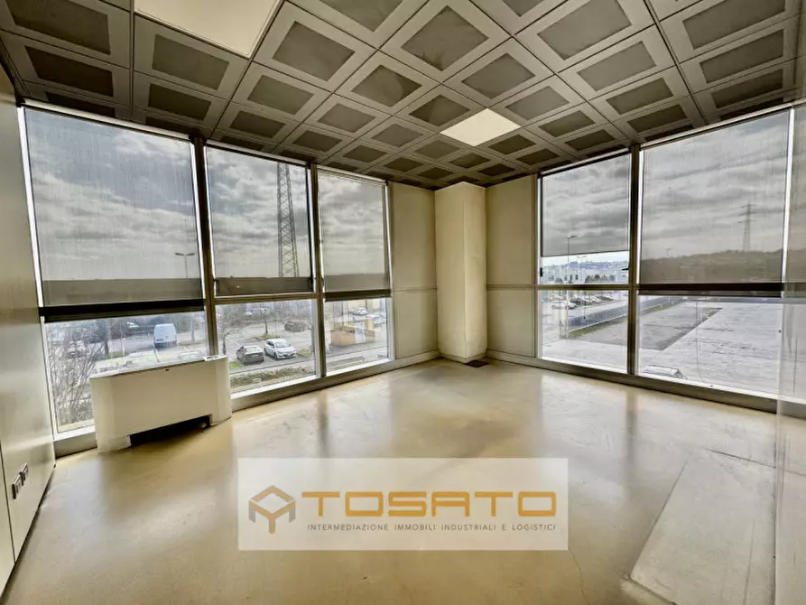 Immagine 14 di Ufficio in affitto  a Sona