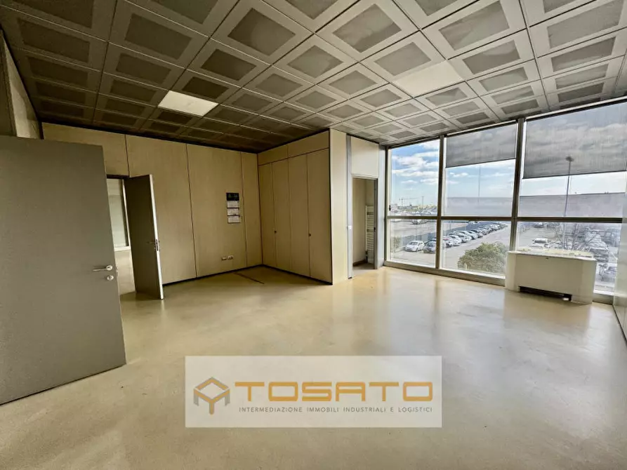 Immagine 15 di Ufficio in affitto  a Sona