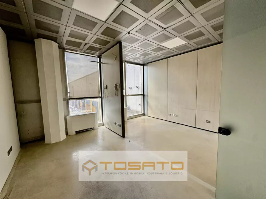 Immagine 17 di Ufficio in affitto  a Sona
