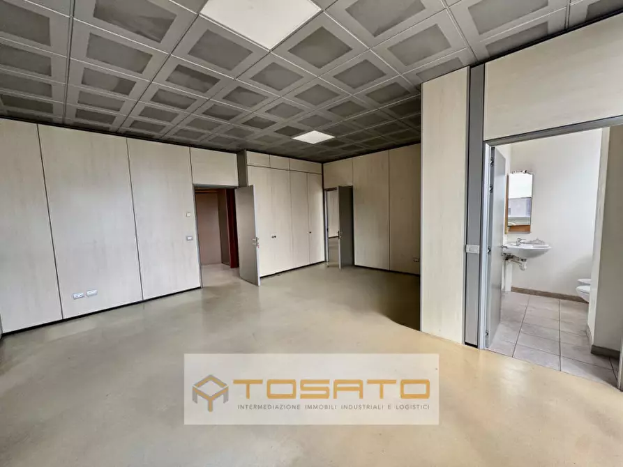 Immagine 20 di Ufficio in affitto  a Sona