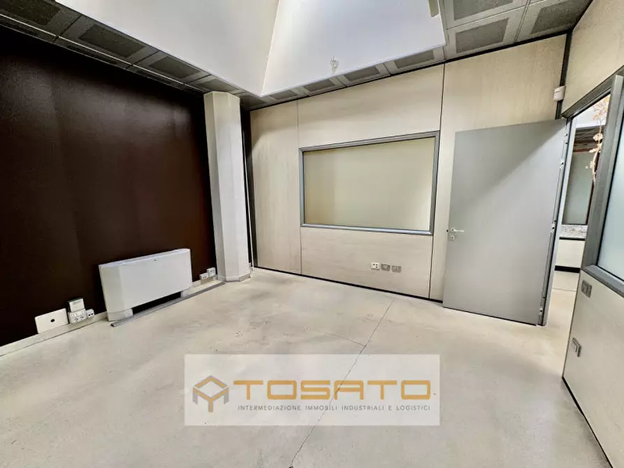 Immagine 21 di Ufficio in affitto  a Sona