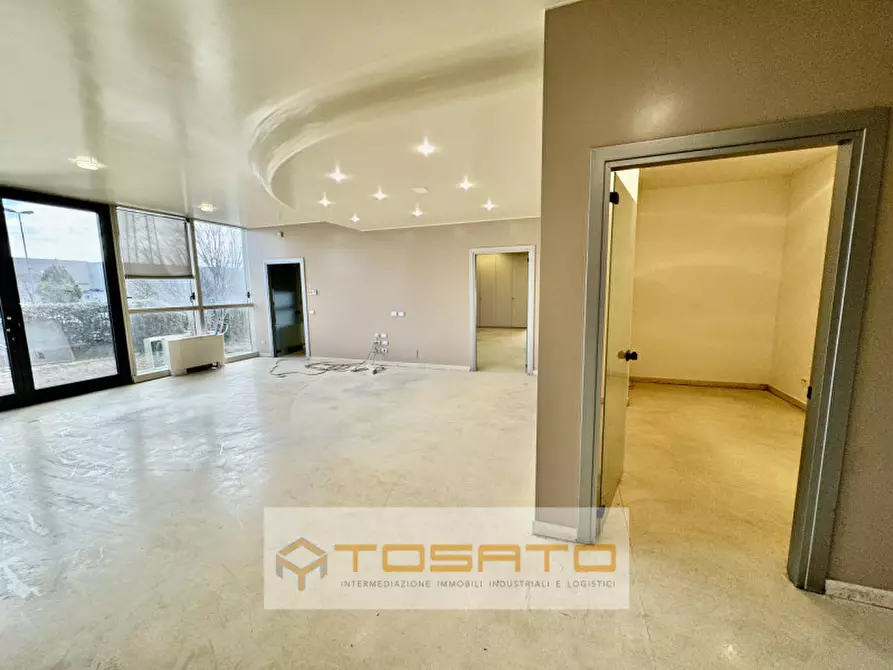 Immagine 23 di Ufficio in affitto  a Sona