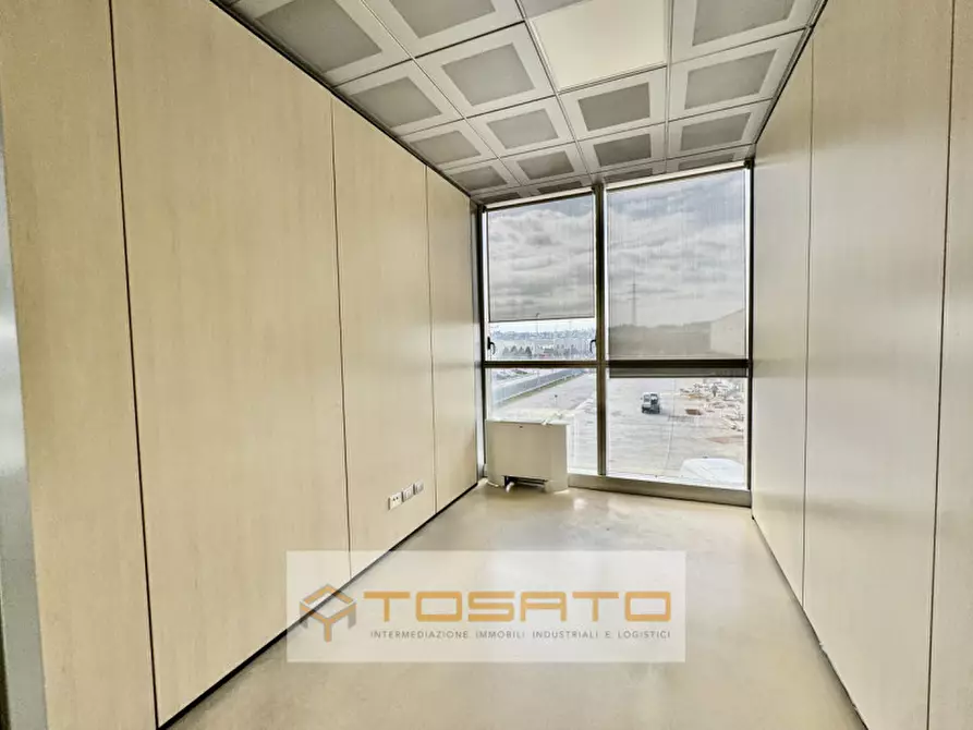 Immagine 24 di Ufficio in affitto  a Sona