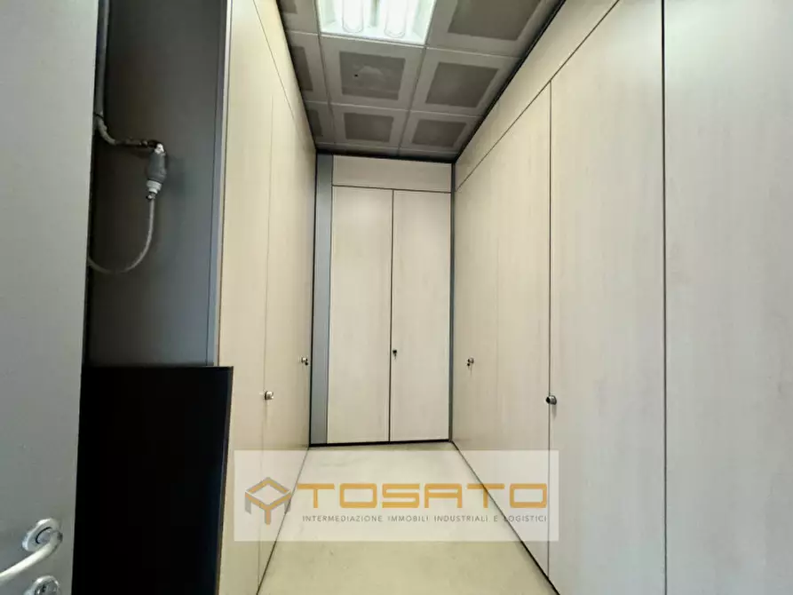 Immagine 25 di Ufficio in affitto  a Sona