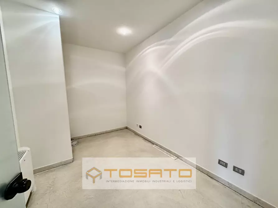 Immagine 26 di Ufficio in affitto  a Sona