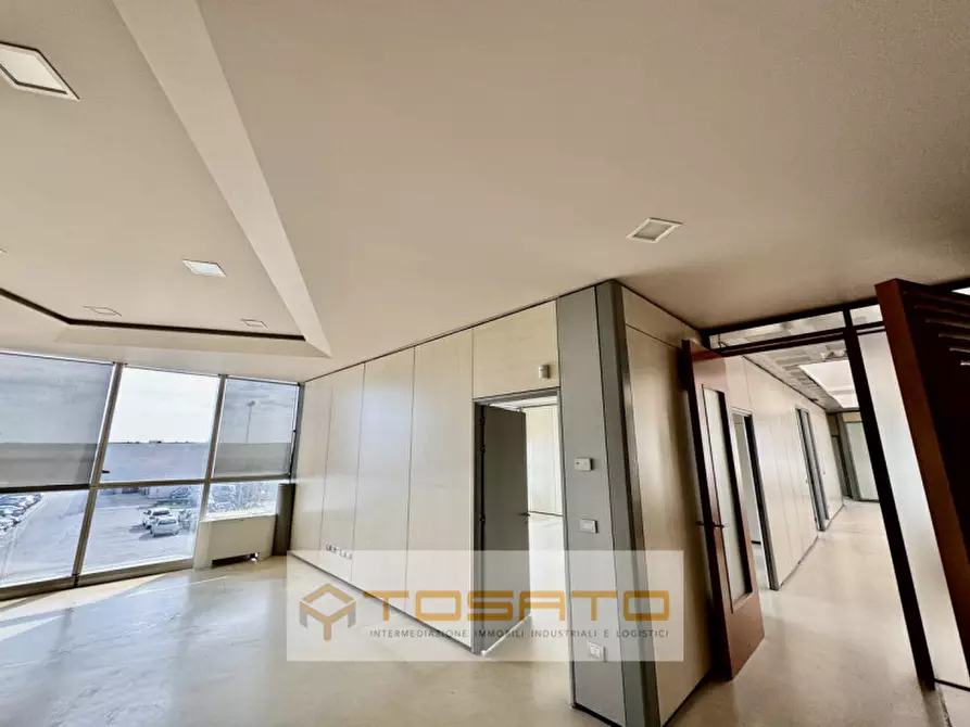 Immagine 27 di Ufficio in affitto  a Sona