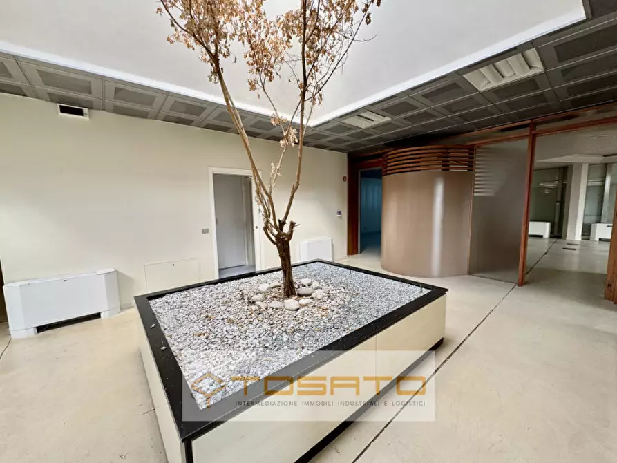 Immagine 28 di Ufficio in affitto  a Sona