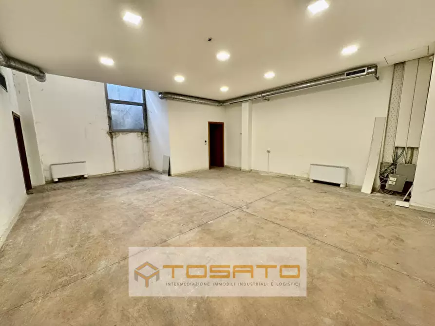 Immagine 29 di Ufficio in affitto  a Sona