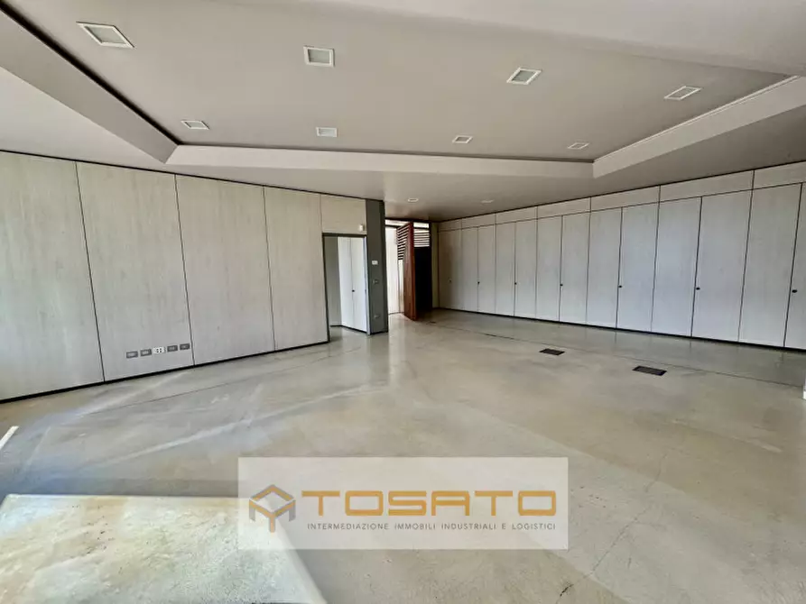 Immagine 30 di Ufficio in affitto  a Sona