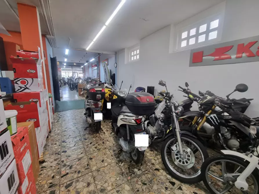 Immagine 1 di Negozio in vendita  in VIA CIRCONDARIA a Firenze