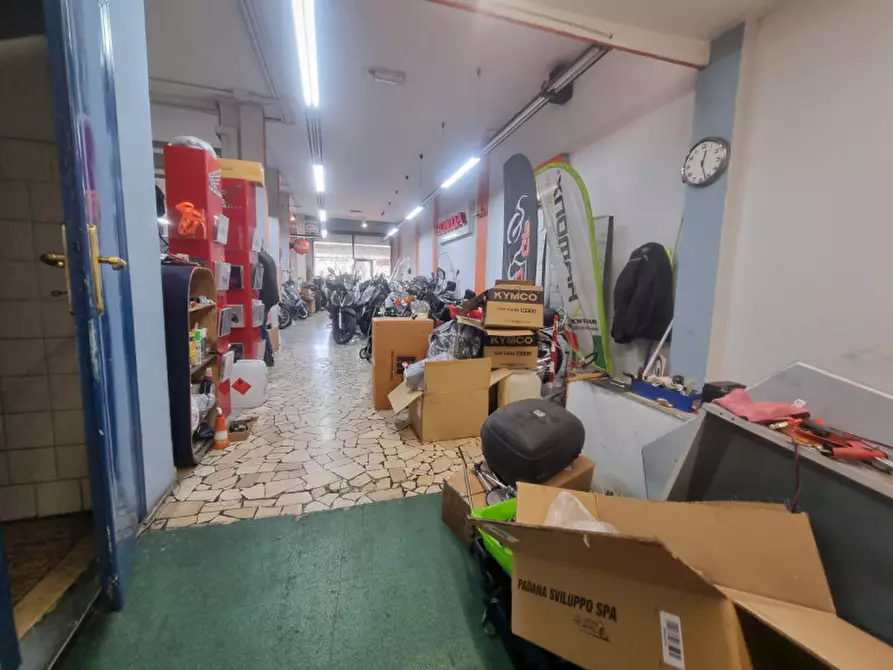 Immagine 2 di Negozio in vendita  in VIA CIRCONDARIA a Firenze