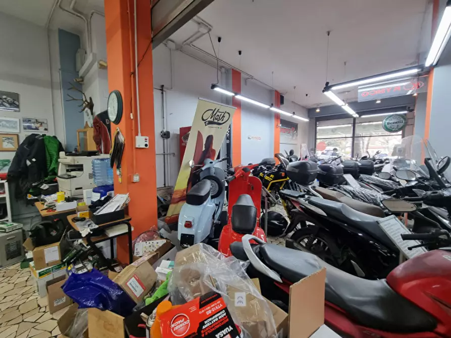 Immagine 3 di Negozio in vendita  in VIA CIRCONDARIA a Firenze