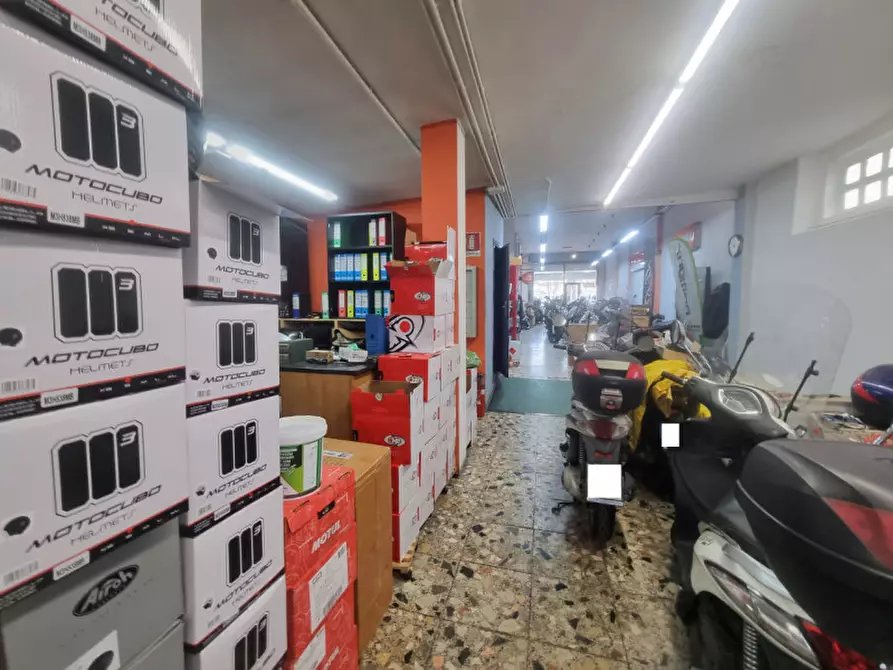 Immagine 5 di Negozio in vendita  in VIA CIRCONDARIA a Firenze