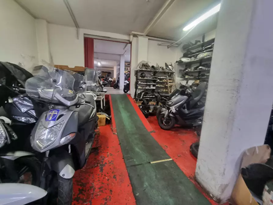 Immagine 7 di Negozio in vendita  in VIA CIRCONDARIA a Firenze