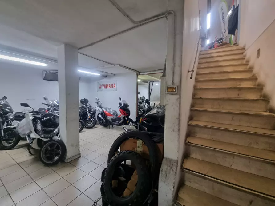 Immagine 8 di Negozio in vendita  in VIA CIRCONDARIA a Firenze