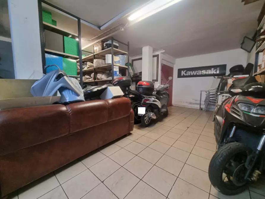 Immagine 9 di Negozio in vendita  in VIA CIRCONDARIA a Firenze