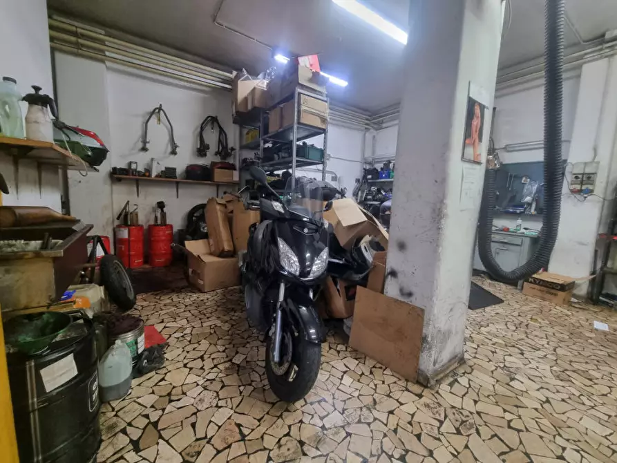 Immagine 11 di Negozio in vendita  in VIA CIRCONDARIA a Firenze