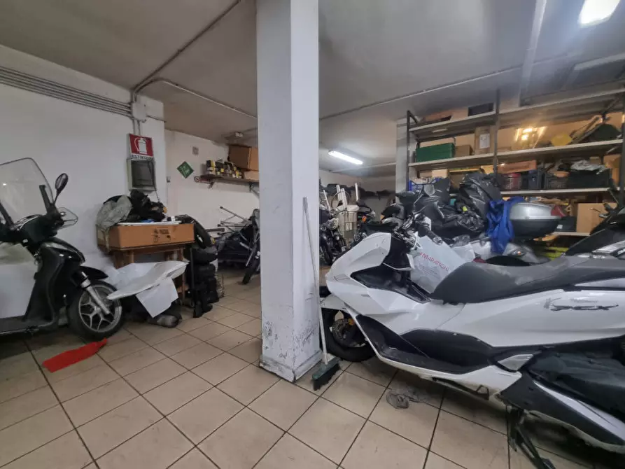 Immagine 12 di Negozio in vendita  in VIA CIRCONDARIA a Firenze