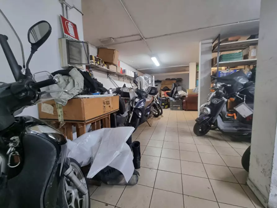 Immagine 13 di Negozio in vendita  in VIA CIRCONDARIA a Firenze