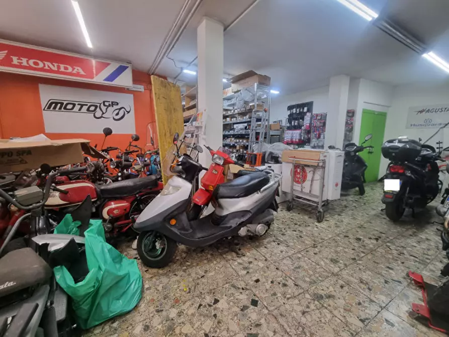 Immagine 14 di Negozio in vendita  in VIA CIRCONDARIA a Firenze