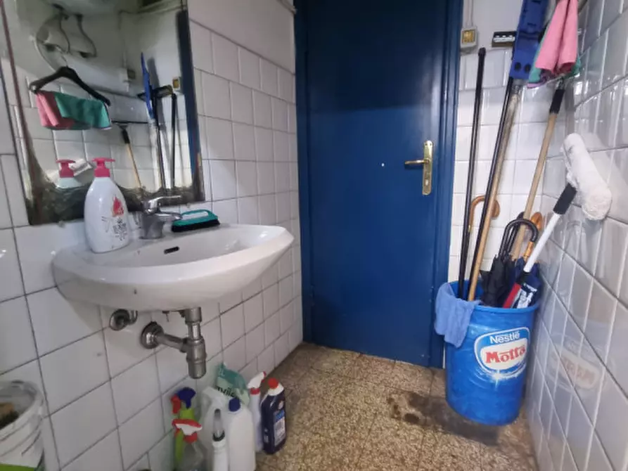 Immagine 15 di Negozio in vendita  in VIA CIRCONDARIA a Firenze