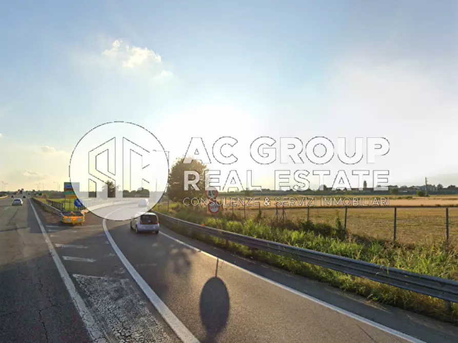 Immagine 9 di Negozio in vendita  in Via Lazzaroni a Saronno