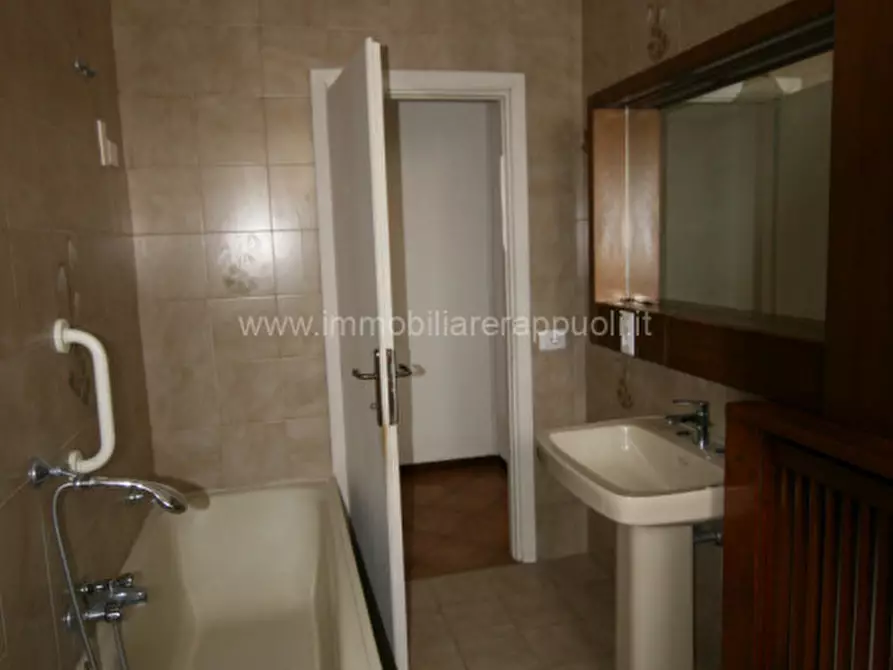 Immagine 12 di Appartamento in vendita  a Sinalunga