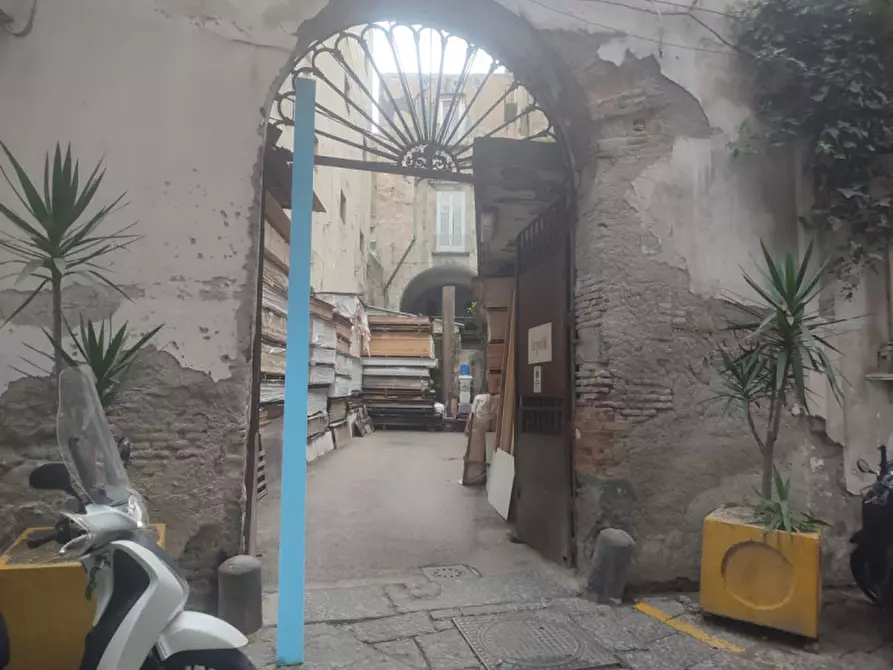 Immagine 1 di Capannone industriale in vendita  in Vico Santa Maria del Pozzo a Napoli