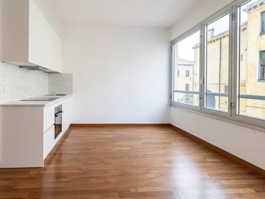 Immagine 2 di Appartamento in affitto  in Via dei Borromeo a Padova