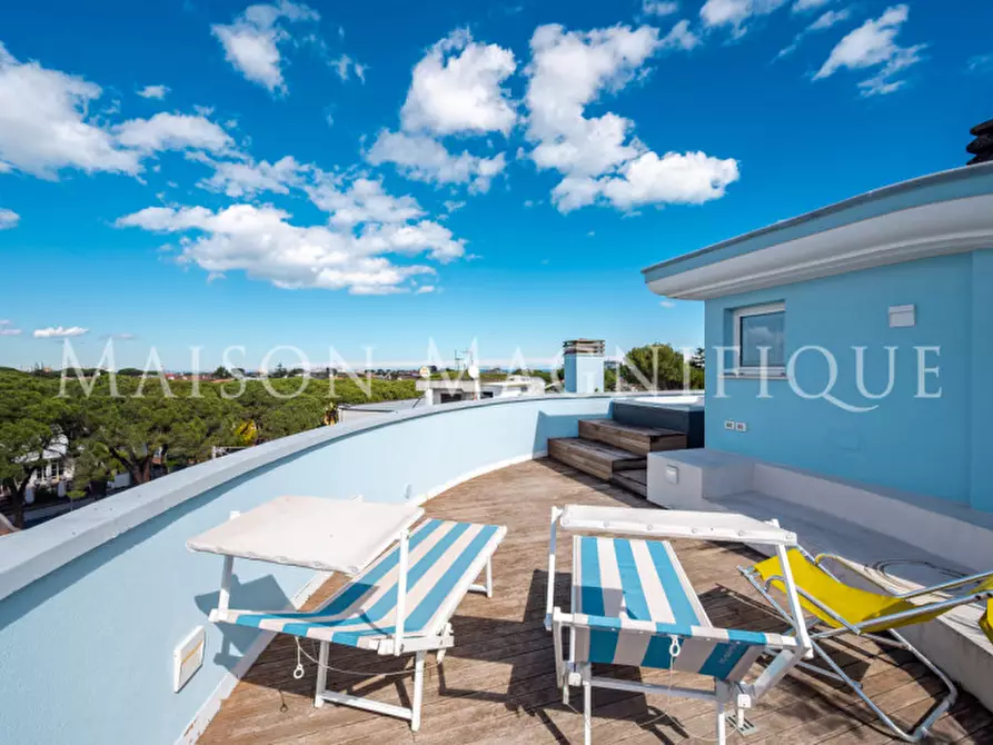 Immagine 38 di Attico in vendita  in Viale Adamello a Riccione