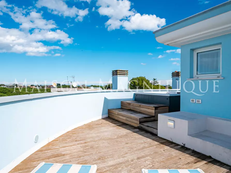 Immagine 39 di Attico in vendita  in Viale Adamello a Riccione