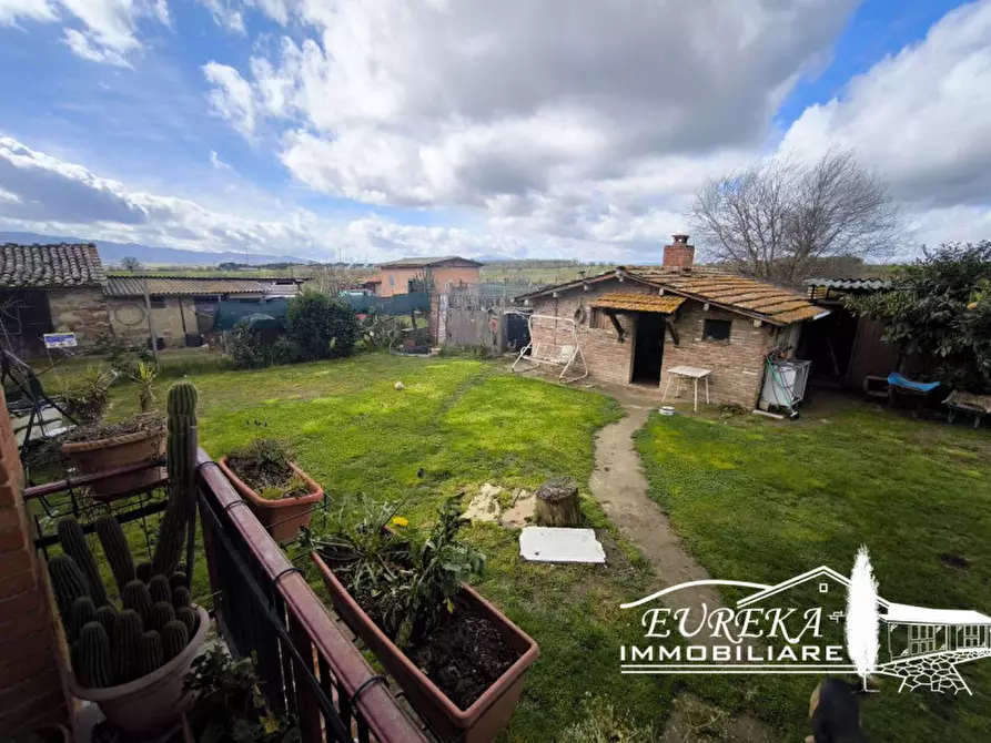 Immagine 10 di Villetta a schiera in vendita  in Località Carraia a Castiglione Del Lago