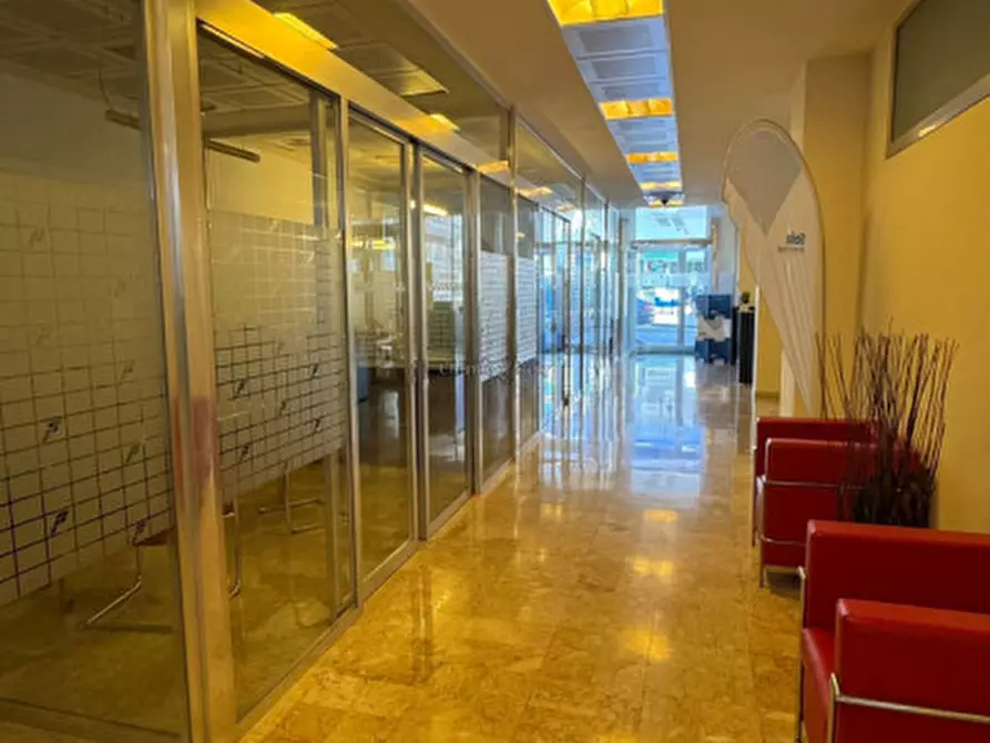 Immagine 7 di Ufficio in vendita  a Ragusa