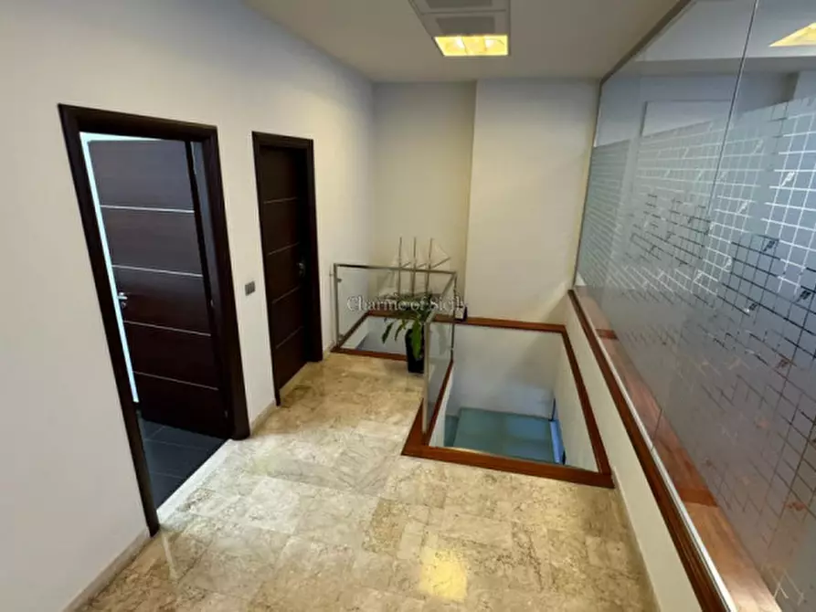 Immagine 22 di Ufficio in vendita  a Ragusa