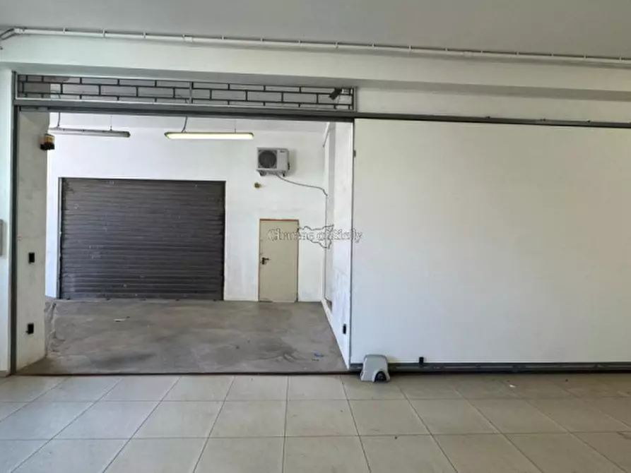 Immagine 25 di Ufficio in vendita  a Ragusa